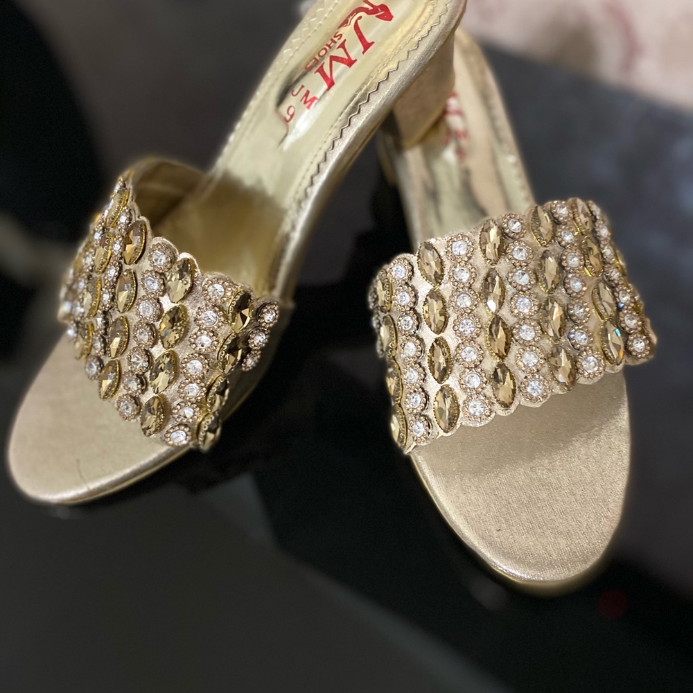 BRAND NEW Fancy sandals